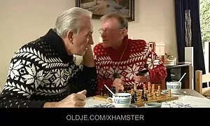 Эвэр сувилагч, эмээ  ...