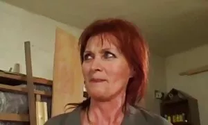 Улаан үстэй эмээ гэр ...